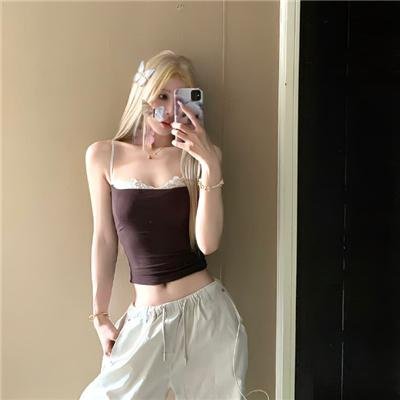 她的玫瑰藏着刀